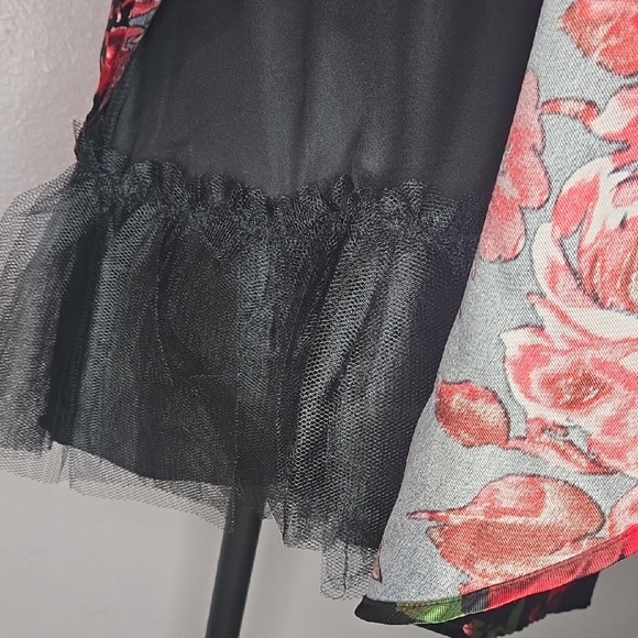 B. Smart Red and Black Floral Mini Dress - Picture 7 of 8